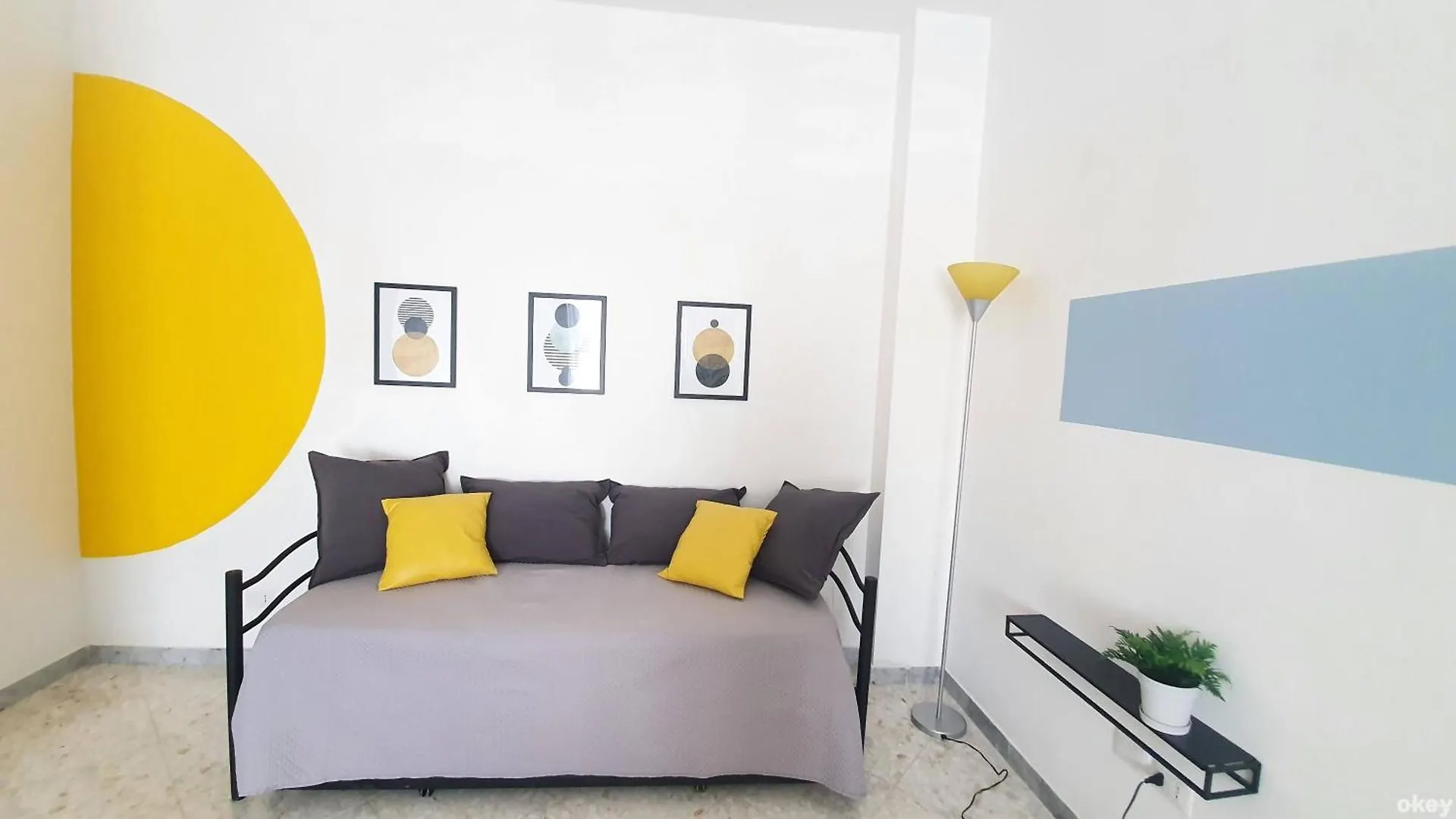 Limited Edition Guesthouse Bari 0*,  Italien